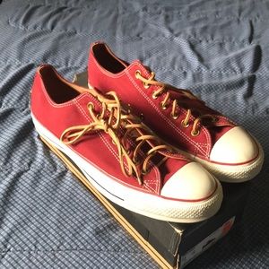 New never worn converse all star sneakers. Maroon in color with tan laces.